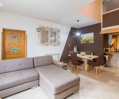 Priestranný dom s obchodnými priestormi na predaj v Chorvátsku