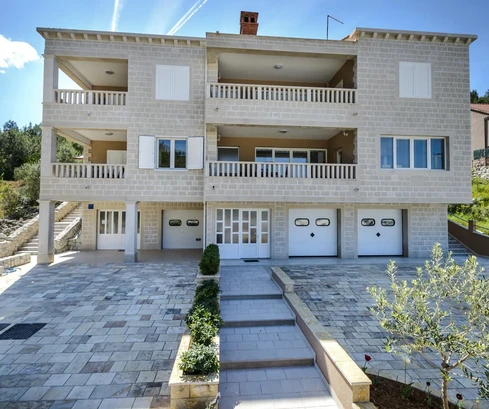 Immeuble en bord de mer à vendre à Slivno en Croatie