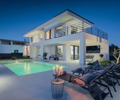 Villa moderna con piscina in vendita a Dignano in Croazia