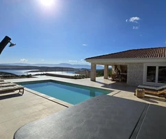 Villa de lujo de piedra en venta con vistas al mar en Croacia