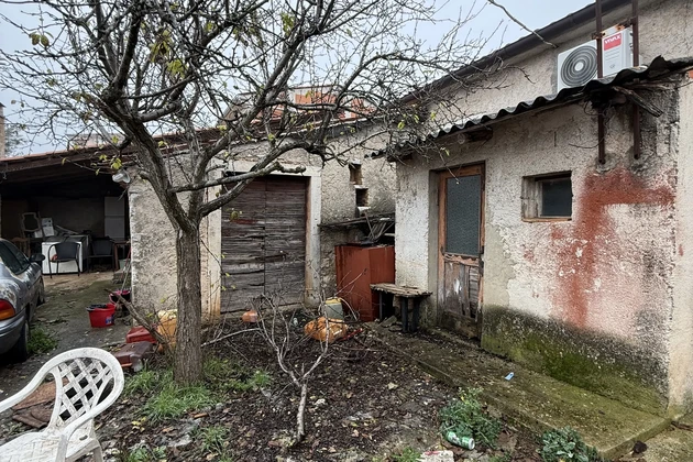 Istria, Parenzo – casa a schiera con potenziale giardino
