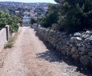 Rogoznica, stavební pozemek 1700 m2 ve vynikající lokalitě