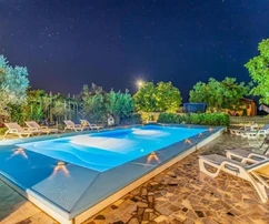 Villa con piscina y dos apartamentos, Istria, Pula