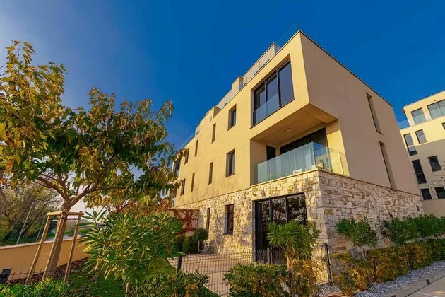 Istria, Savudrija: Elegante villa con vista al mar