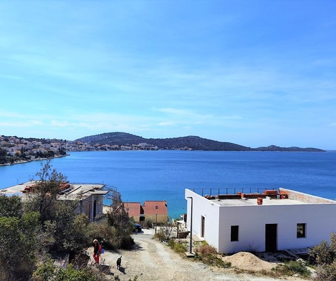 Terrain à vendre à Rogoznica avec vue sur la mer : terrain à bâtir de 600 m²