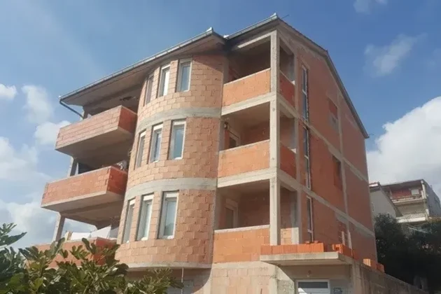 Trogir, Bilin Dolac, samostatně stojící dům 550 m2 na 3 podlažích + sklep,