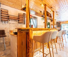 Domaine en pierre avec piscine à vendre à Vrgorac en Croatie