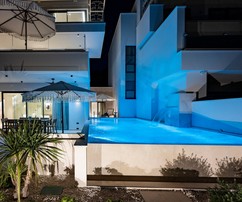 Luxusvillen direkt am Meer mit Pool in Trogir zu verkaufen