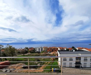 NOVÝ APARTMÁN S VÝHĽADOM NA MORE V TICHEJ LOKALITE!