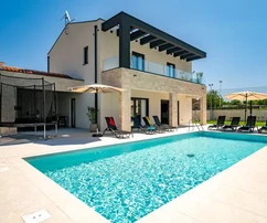 Istria, Labin: Casa moderna con piscina e campo da tennis