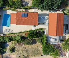 Hvar, Vrboska, piękna kamienna willa blisko morza