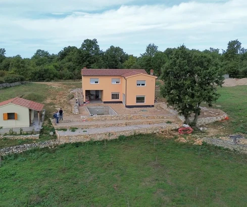 Villa avec piscine à vendre à Svetvinčenat en Croatie