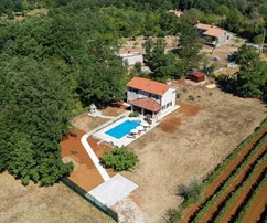 Stone house with a pool for sale near Labin in Croatia