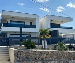 VILLA URBAINE EXCLUSIVE AVEC PISCINE ET VUE PANORAMIQUE SUR LA MER, À 200 M DE LA PLAGE !
