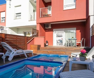 Umag, Istria – Modern two-story apartment with pool