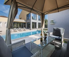 Casa vicino al mare a Pola