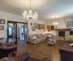 Villa mit Wohnungen und Pool in Pula zu verkaufen in Kroatien