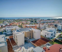 Appartement à vendre à Novigrad avec jardin et terrasse en Croatie