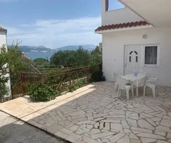 Slatine, samostatne stojaci dom 500 m2, 75 m od mora s výhľadom