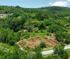 Buje, Isztria – Építési telek romokkal csendes környéken