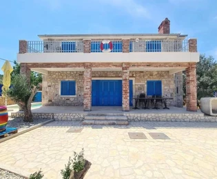 Casa in pietra in vendita vicino al mare a Pašman in Croazia