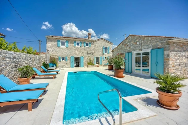Authentique villa en pierre avec piscine à vendre en Istrie en Croatie
