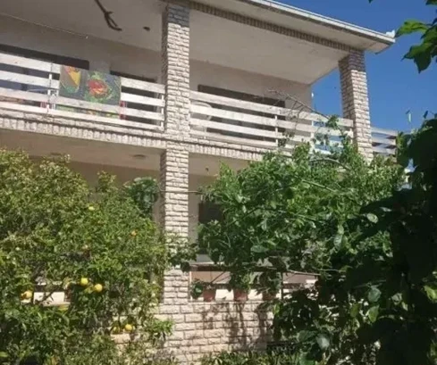 Okrug G., Einfamilienhaus 375m2 mit Garten 481m2, 190m vom Meer und Strand entfernt