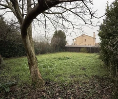 Istria, Parenzo – casa a schiera con potenziale giardino