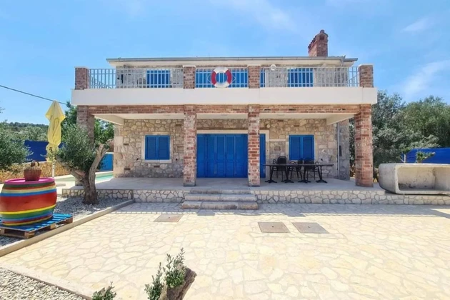 Maison en pierre à vendre près de la mer à Pašman en Croatie