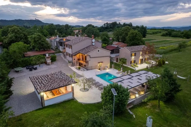 THREE FURNISHED VILLAS WITH POOL, IN QUIET LOCATION!