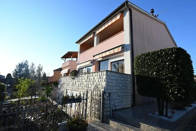 Apartment house with sea view, Istria, Pula