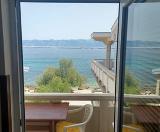Casa bifamiliare in vendita con vista mare a Vir in Croazia