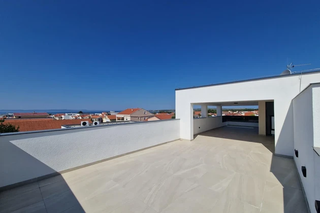 Vir - Trojizbový apartmán s strešnou terasou, výhľadom na more a okolie