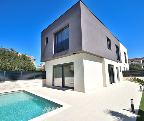 Villa de luxe avec piscine à vendre à Srima