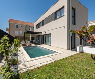 Maison jumelée avec piscine à vendre en Croatie