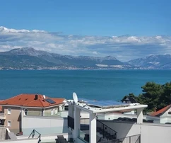 Trogir, Miševac, pohodlný 3-izbový byt 86 m2, výhľad na more, 170 m od mora