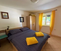 VILLETTA BIFAMILIARE IN POSIZIONE ESCLUSIVA, VICINO AL MARE!