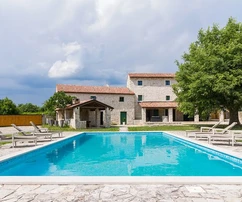 Piękna kamienna willa istryjska z basenem w przestronnym ogrodzie, Barban, ISTRIA