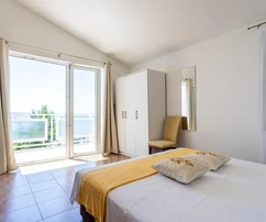 Priestranný dom s výhľadom na more na predaj v Chorvátsku