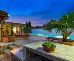 Istria, Fažana: Elegant dual-house estate with swimming pool for sale