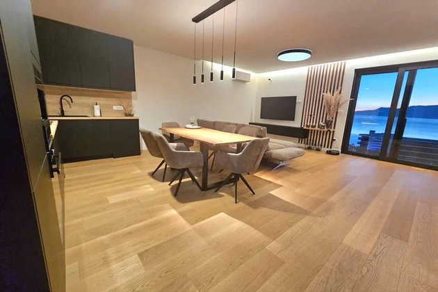 Apartamento de tres dormitorios en venta con vista al mar en Rijeka, Croacia