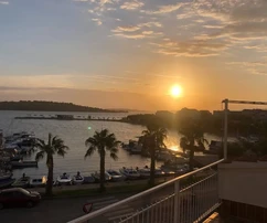 Vízpart közeli villa Vodicében eladó Horvátországban