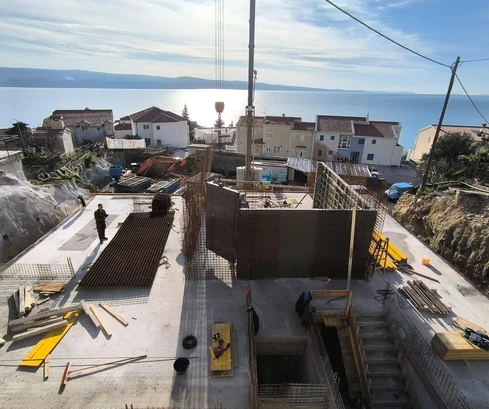 Omišská riviéra, jednoizbový byt na druhom poschodí modernej novostavby, 62,64 m²