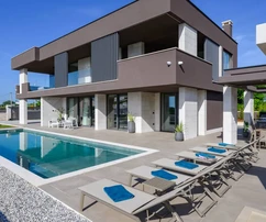 Isztria, Krnica: Modern villa tengerre néző panorámával