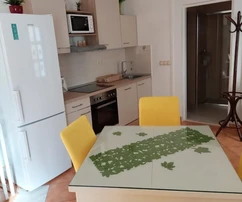 Kaštel Lukšić - casa in pietra decorata / vicino al mare