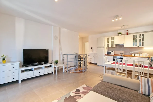 Перой, Фазана - Просторная квартира 130 м² с садом 227 м² и большим подвалом