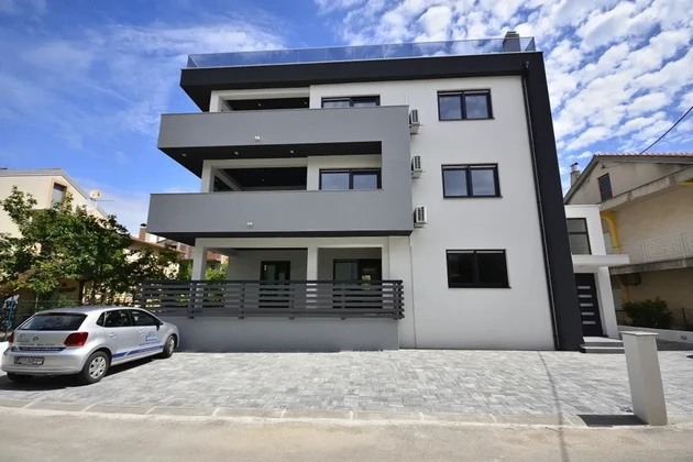Vodice - Luksusowy penthouse z tarasem na dachu, 200 m od plaży