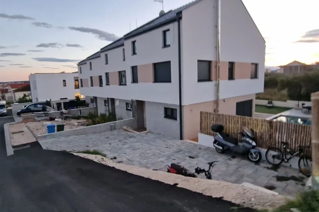 Trogir, háromszintes, 4 szobás lakás, 137 m2, sorház jellegű, új építésű