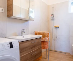 Vila na prodaju s bazenom i pogledom na more Šolta