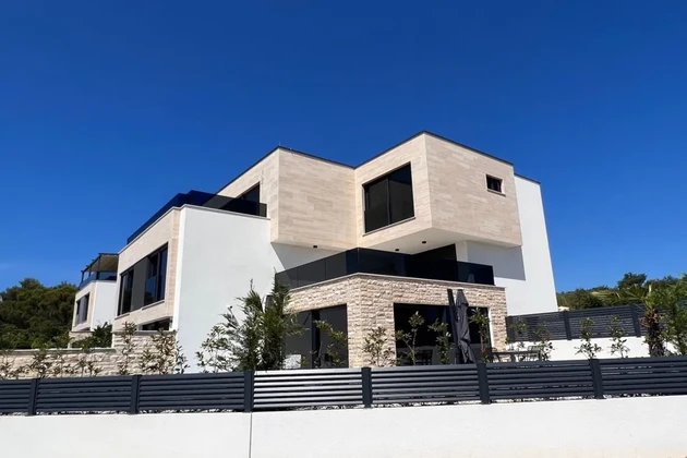 ATTICO ESCLUSIVO CON VISTA PANORAMICA SUL MARE!